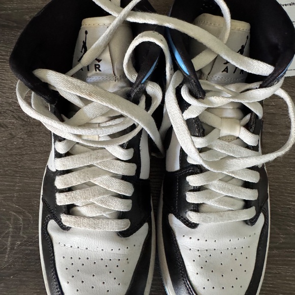 Jordan 1 Mid UniversityBlack White 8 women’s - Picture 6 of 7